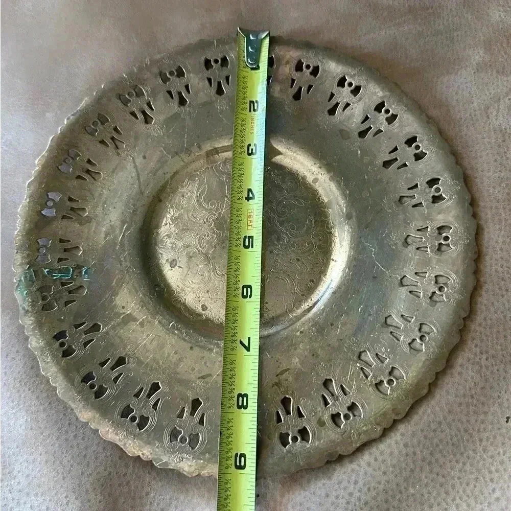 Vintage Brass Plate Decor With Beautiful Engravings Around 9” Around - Picture 6 of 8